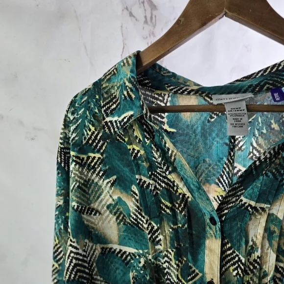 Catherines Shirt Womens 3X 26W 28W Green Blouse Button Up Long Sleeve Top - Picture 2 of 10